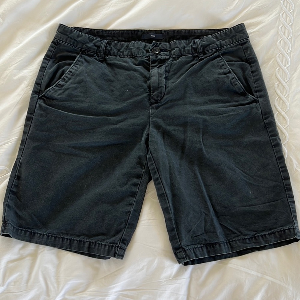 Dark blue Bermuda shorts by Gap - size 6